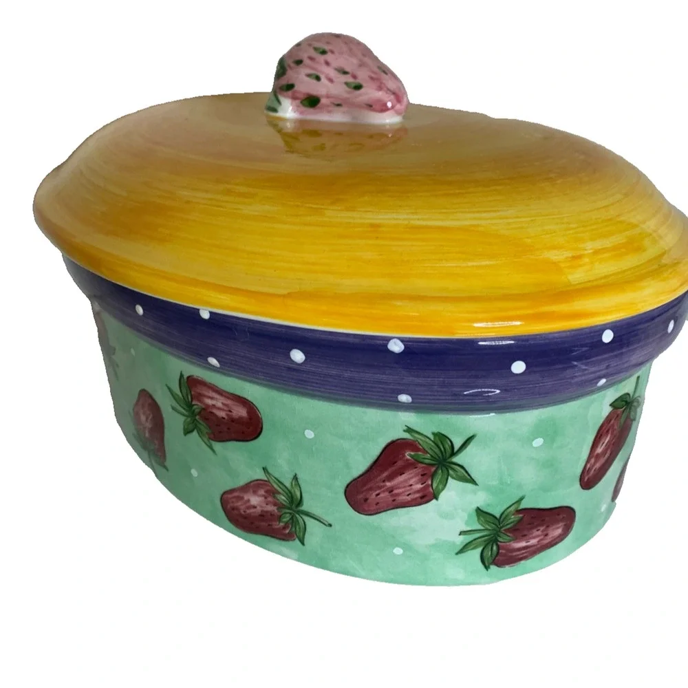 Essex Collection Fruit-Punch Strawberries 3 Quart Covered Casserole 12x11x6
